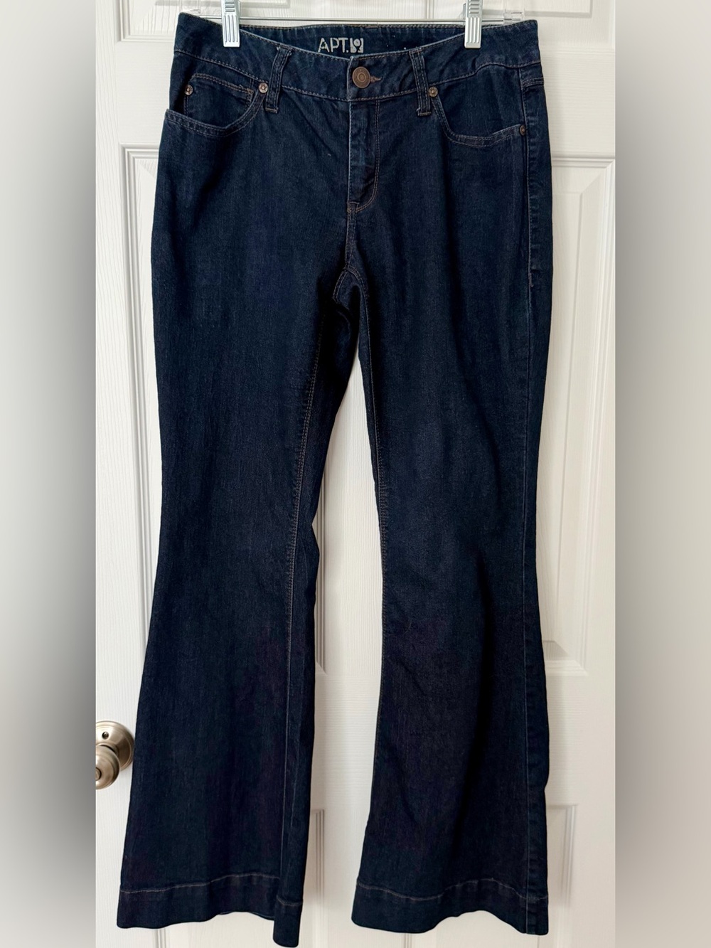 Apt. 9 Womenβs Flare Denim Jeans - Size 6R - Excellent Condition